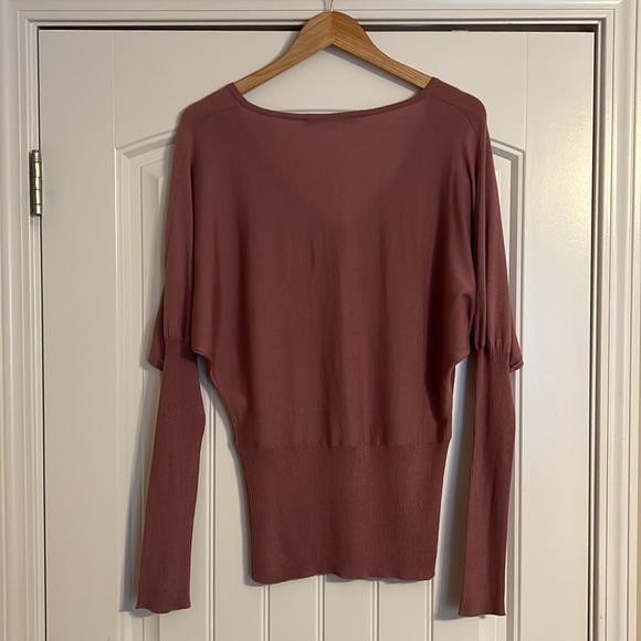 Fairly Long Sleeve Dolman V - Neck Size: 4 - Picture 4 of 9